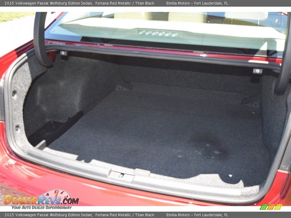 2015 Volkswagen Passat Wolfsburg Edition Sedan Fortana Red Metallic / Titan Black Photo #35