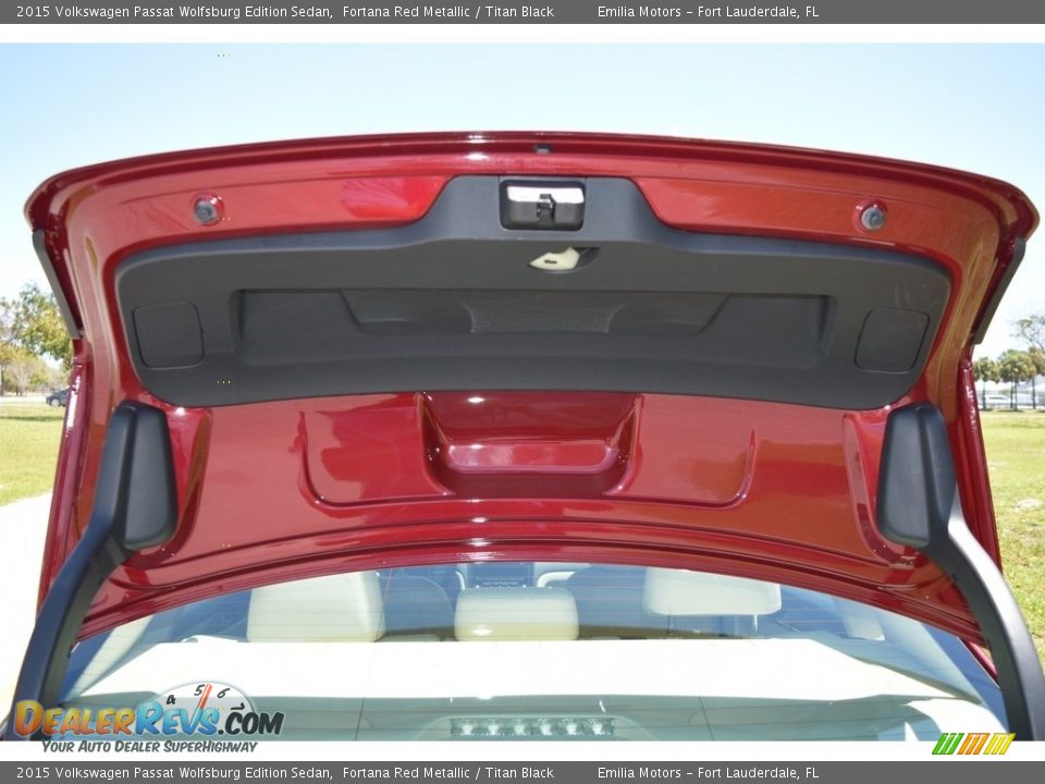 2015 Volkswagen Passat Wolfsburg Edition Sedan Fortana Red Metallic / Titan Black Photo #36