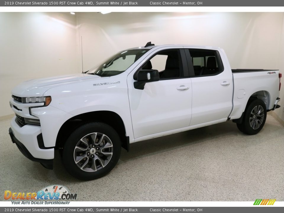 Front 3/4 View of 2019 Chevrolet Silverado 1500 RST Crew Cab 4WD Photo #3