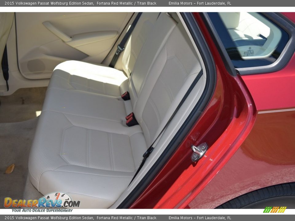 2015 Volkswagen Passat Wolfsburg Edition Sedan Fortana Red Metallic / Titan Black Photo #38