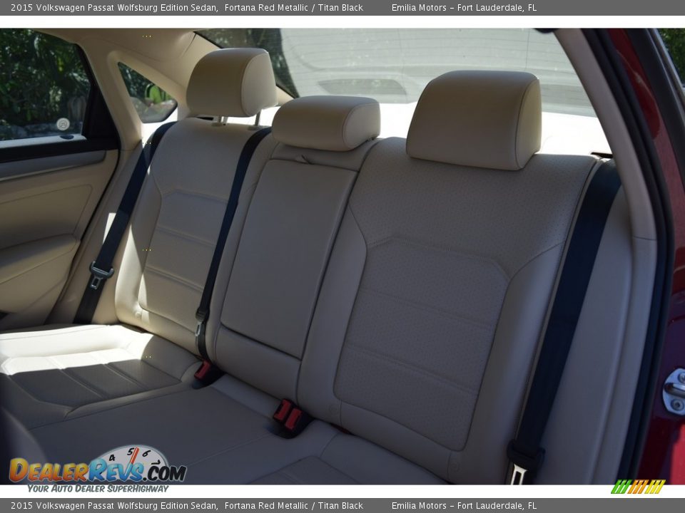2015 Volkswagen Passat Wolfsburg Edition Sedan Fortana Red Metallic / Titan Black Photo #39