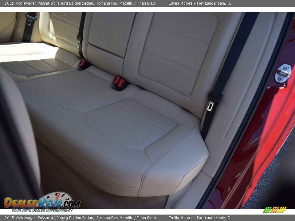 2015 Volkswagen Passat Wolfsburg Edition Sedan Fortana Red Metallic / Titan Black Photo #40