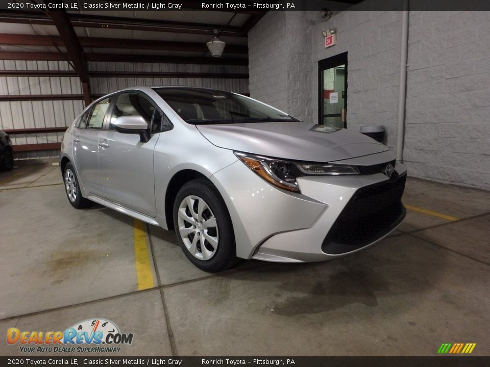 Front 3/4 View of 2020 Toyota Corolla LE Photo #1
