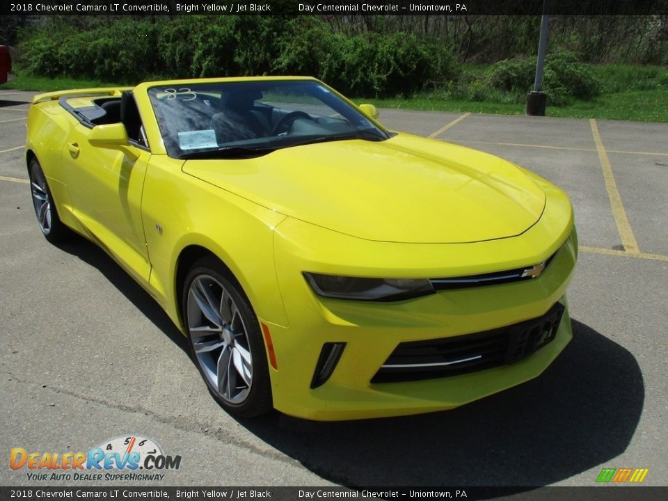 Front 3/4 View of 2018 Chevrolet Camaro LT Convertible Photo #12