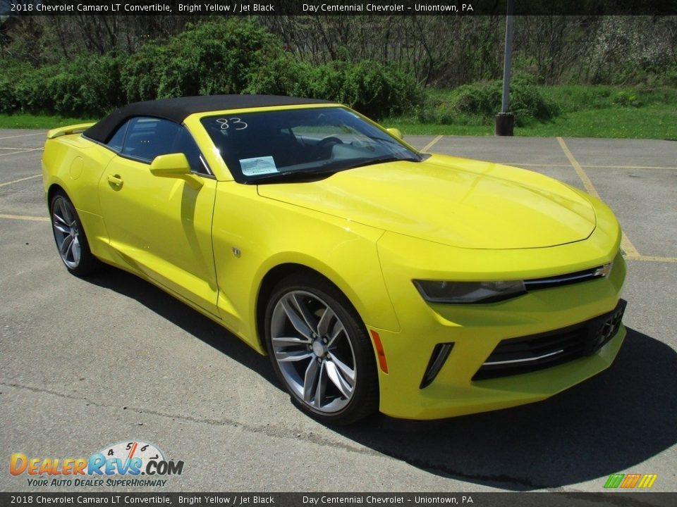 Front 3/4 View of 2018 Chevrolet Camaro LT Convertible Photo #36