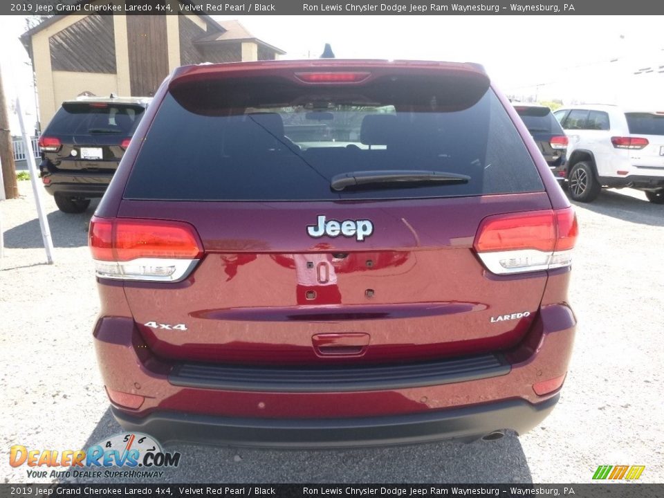 2019 Jeep Grand Cherokee Laredo 4x4 Velvet Red Pearl / Black Photo #4