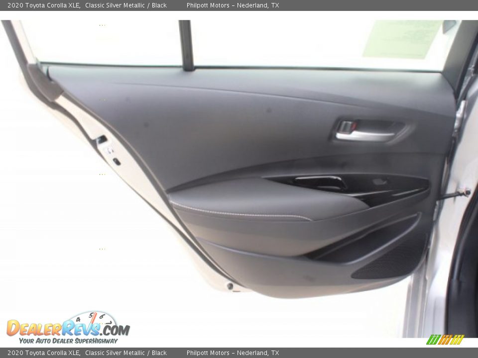 2020 Toyota Corolla XLE Classic Silver Metallic / Black Photo #18