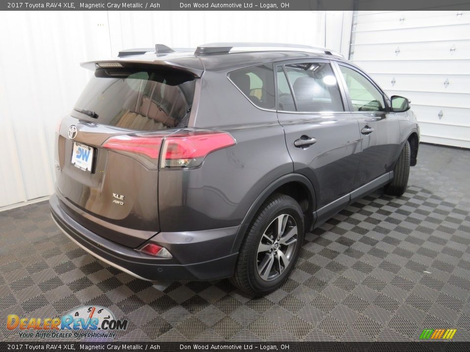 2017 Toyota RAV4 XLE Magnetic Gray Metallic / Ash Photo #19