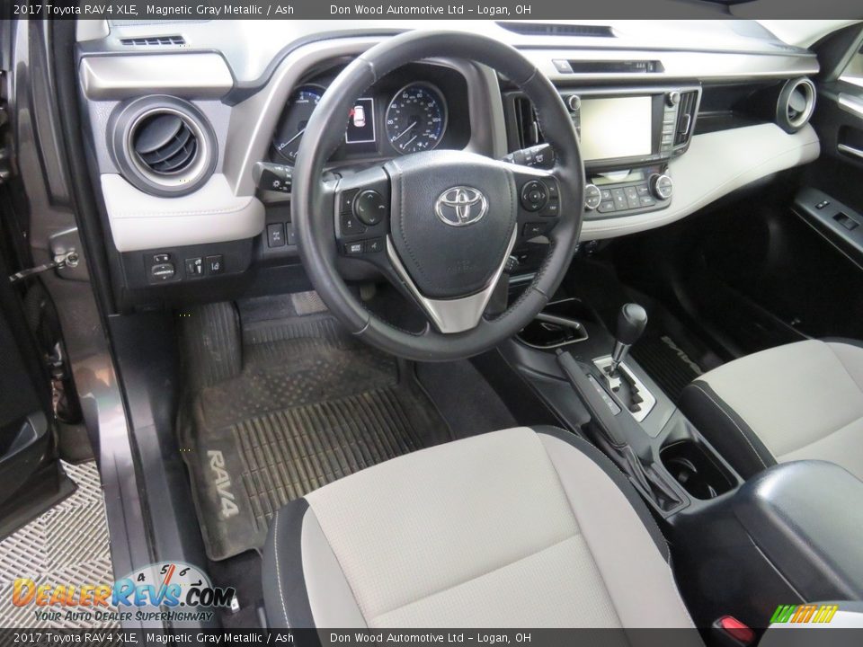 2017 Toyota RAV4 XLE Magnetic Gray Metallic / Ash Photo #34