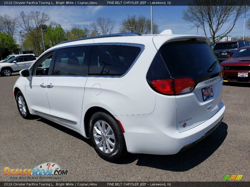2019 Chrysler Pacifica Touring L Bright White / Cognac/Alloy Photo #4