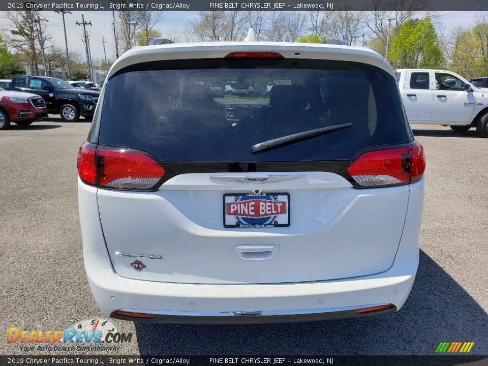 2019 Chrysler Pacifica Touring L Bright White / Cognac/Alloy Photo #5