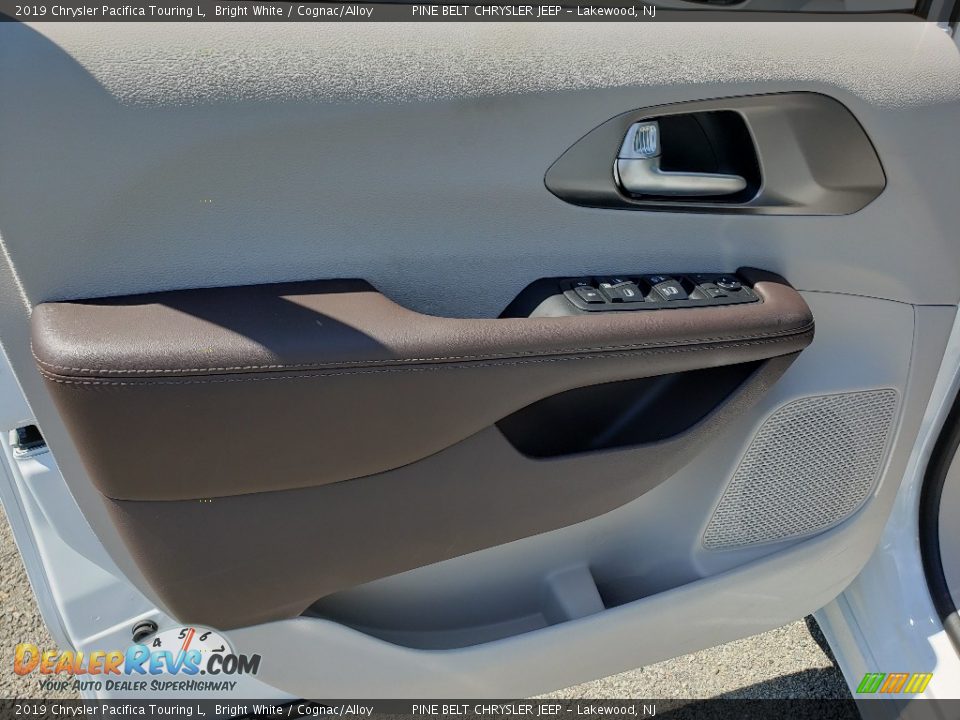 2019 Chrysler Pacifica Touring L Bright White / Cognac/Alloy Photo #8