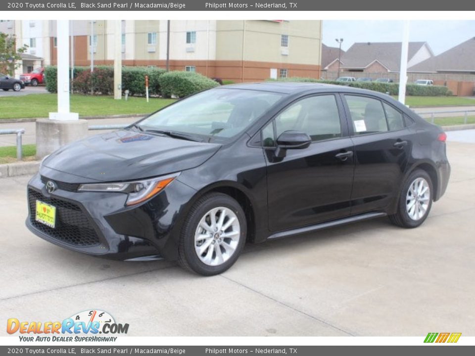 Front 3/4 View of 2020 Toyota Corolla LE Photo #4