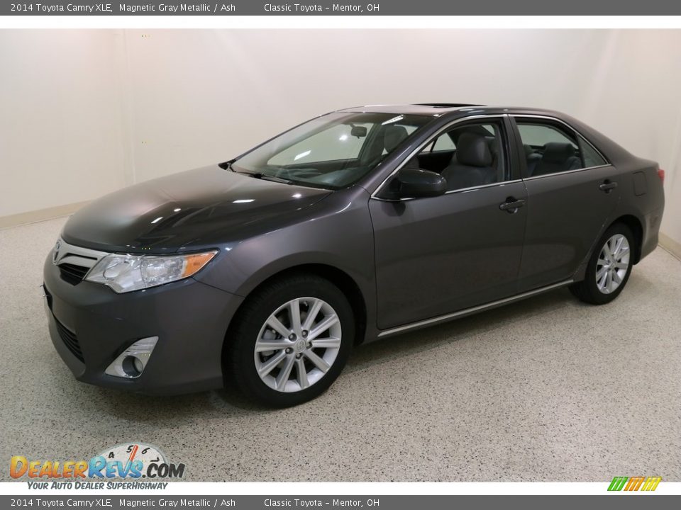 2014 Toyota Camry XLE Magnetic Gray Metallic / Ash Photo #3