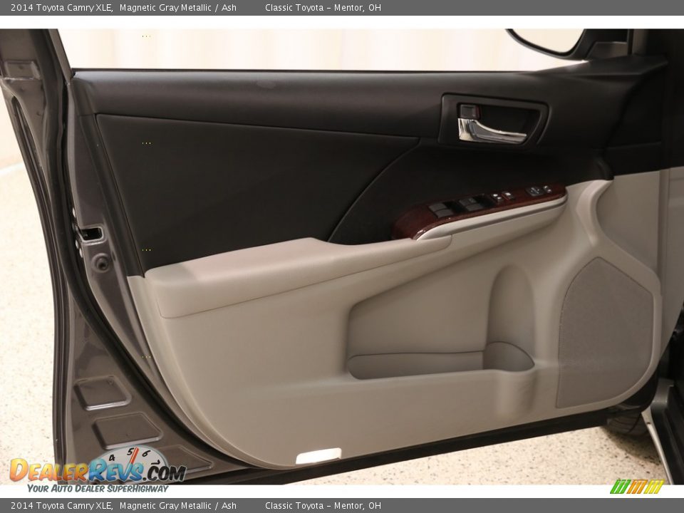 2014 Toyota Camry XLE Magnetic Gray Metallic / Ash Photo #4