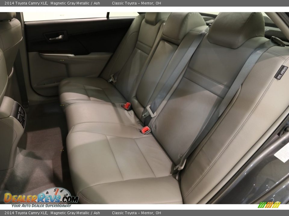 2014 Toyota Camry XLE Magnetic Gray Metallic / Ash Photo #18