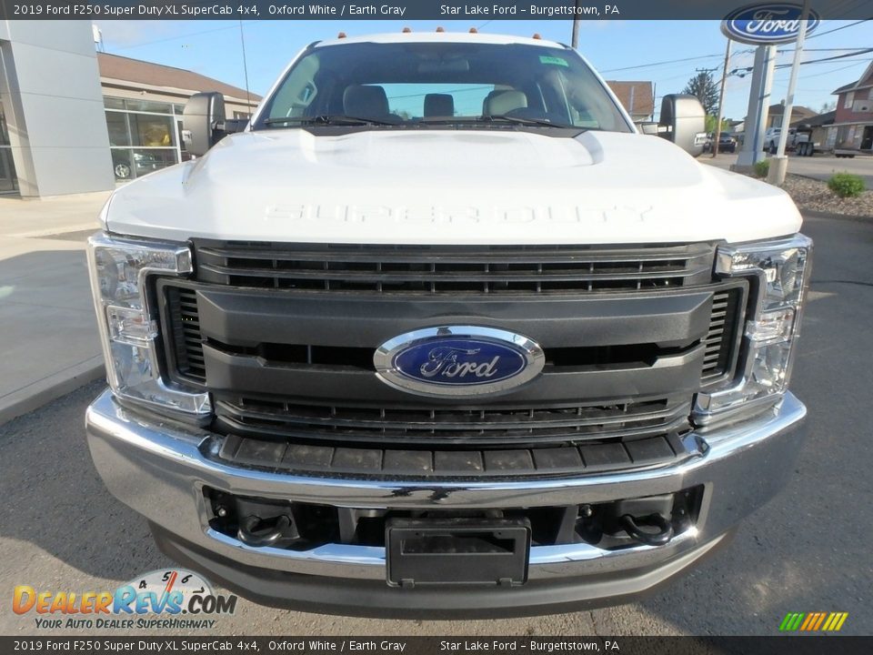 2019 Ford F250 Super Duty XL SuperCab 4x4 Oxford White / Earth Gray Photo #2