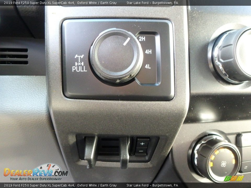 2019 Ford F250 Super Duty XL SuperCab 4x4 Oxford White / Earth Gray Photo #17