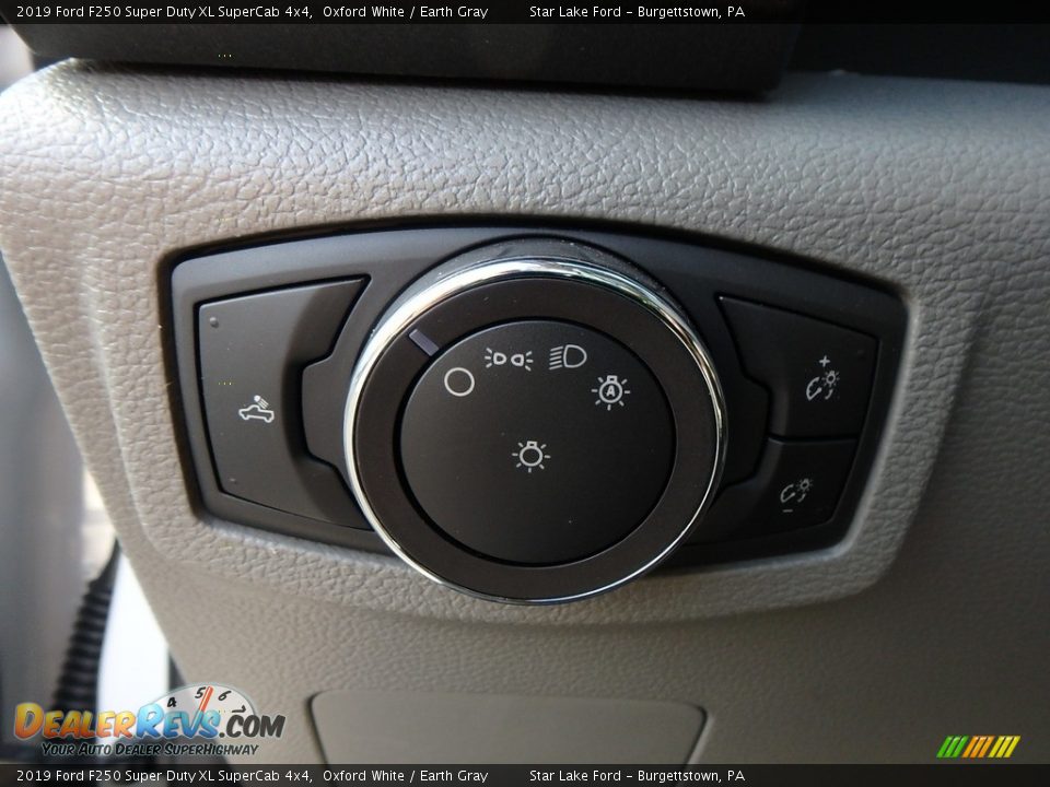 2019 Ford F250 Super Duty XL SuperCab 4x4 Oxford White / Earth Gray Photo #19