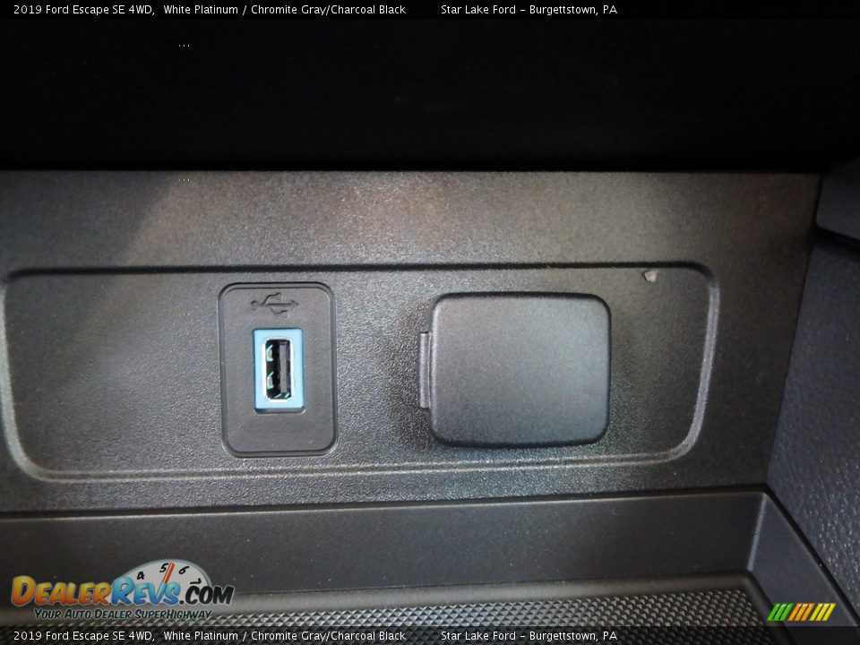 2019 Ford Escape SE 4WD White Platinum / Chromite Gray/Charcoal Black Photo #17