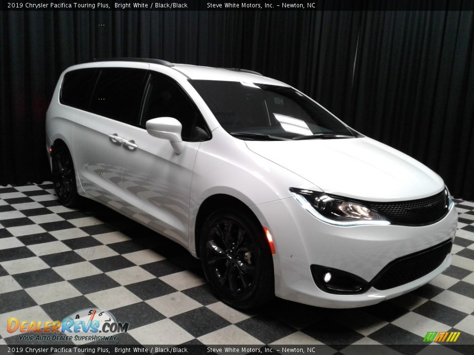 2019 Chrysler Pacifica Touring Plus Bright White / Black/Black Photo #4