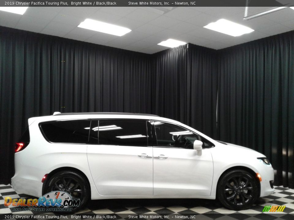 2019 Chrysler Pacifica Touring Plus Bright White / Black/Black Photo #5