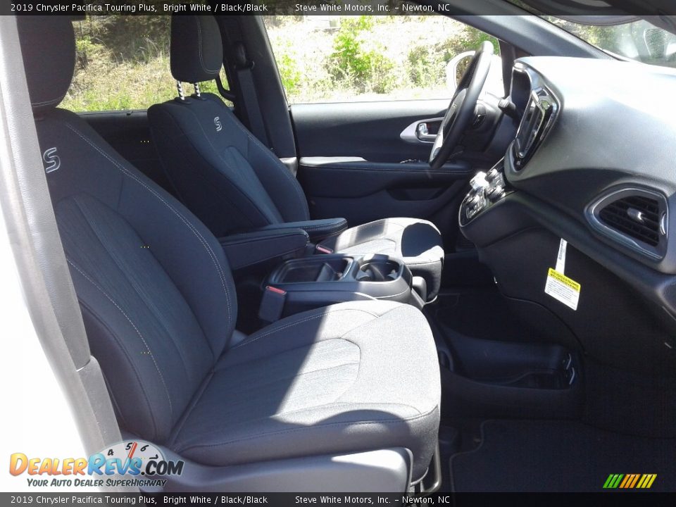 2019 Chrysler Pacifica Touring Plus Bright White / Black/Black Photo #18