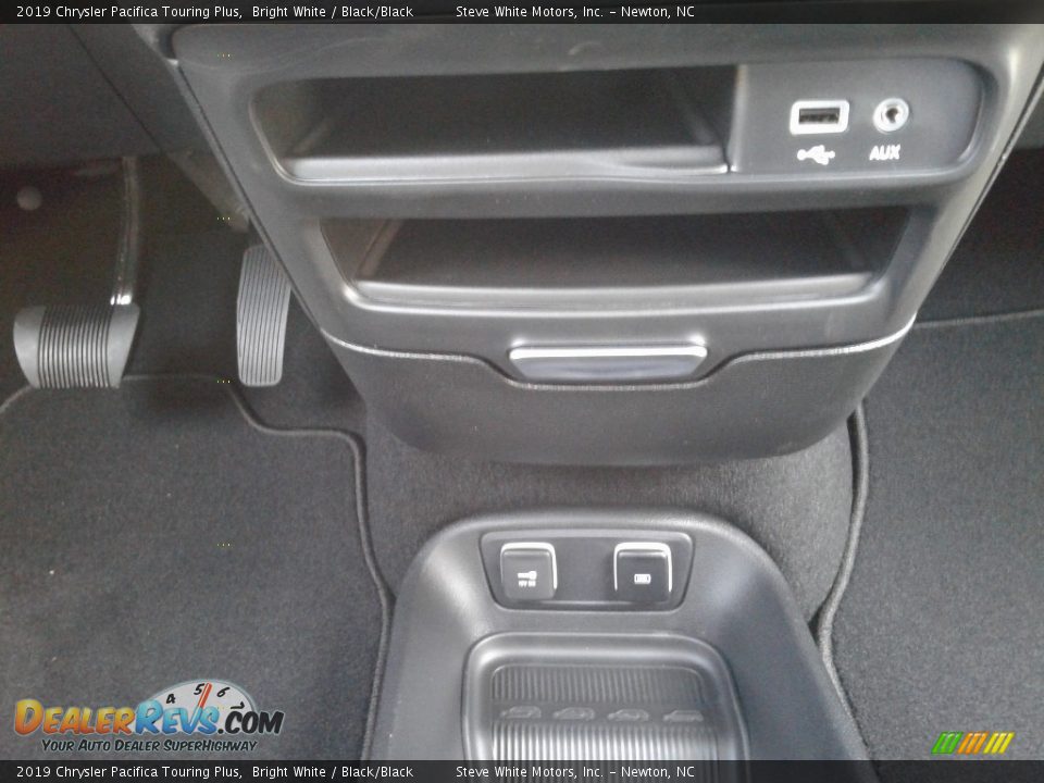 2019 Chrysler Pacifica Touring Plus Bright White / Black/Black Photo #29