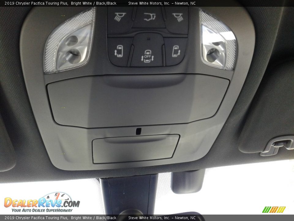 2019 Chrysler Pacifica Touring Plus Bright White / Black/Black Photo #30