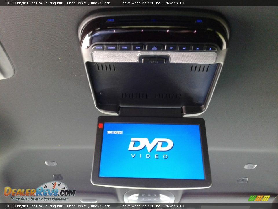 2019 Chrysler Pacifica Touring Plus Bright White / Black/Black Photo #32