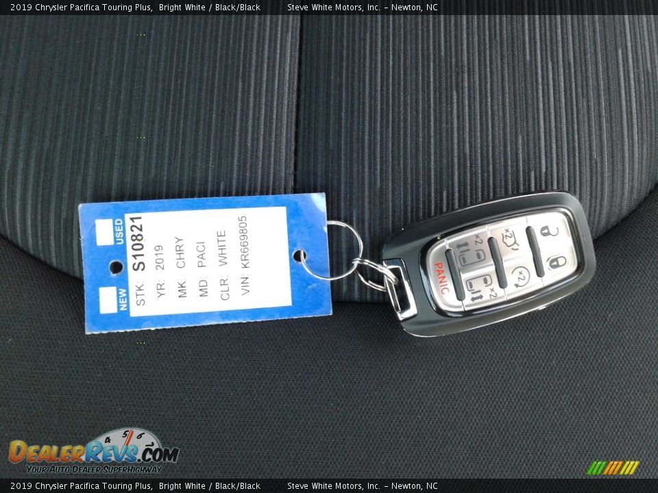 2019 Chrysler Pacifica Touring Plus Bright White / Black/Black Photo #35