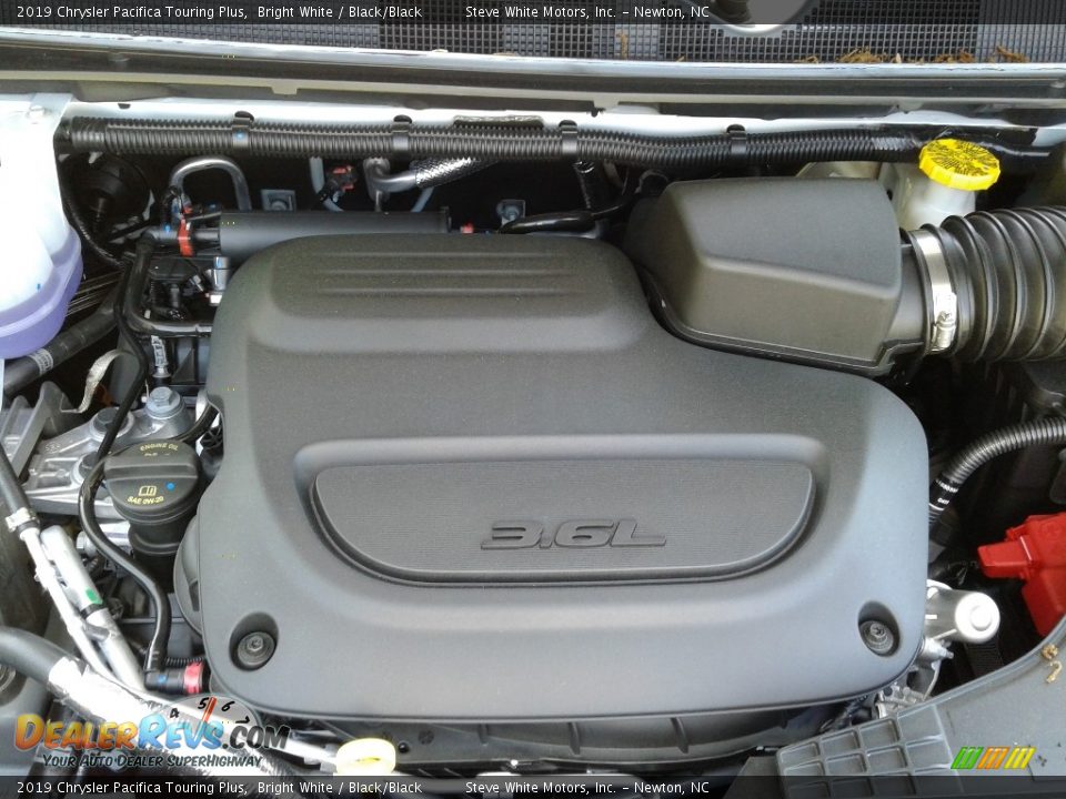 2019 Chrysler Pacifica Touring Plus Bright White / Black/Black Photo #36