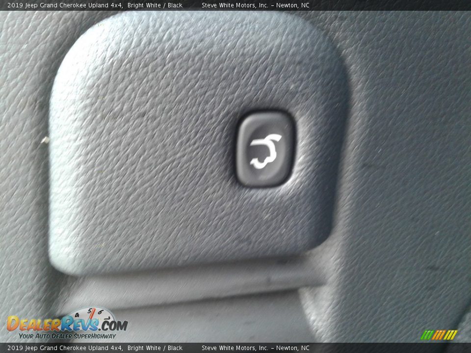 2019 Jeep Grand Cherokee Upland 4x4 Bright White / Black Photo #12