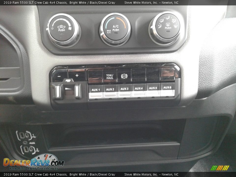 Controls of 2019 Ram 5500 SLT Crew Cab 4x4 Chassis Photo #20