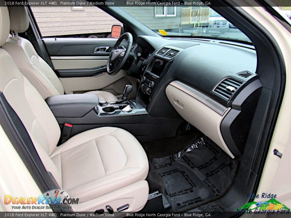 2018 Ford Explorer XLT 4WD Platinum Dune / Medium Stone Photo #31