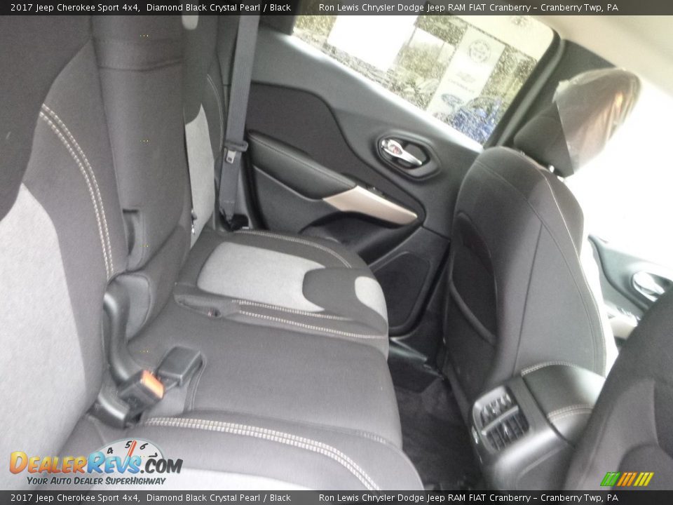 2017 Jeep Cherokee Sport 4x4 Diamond Black Crystal Pearl / Black Photo #10