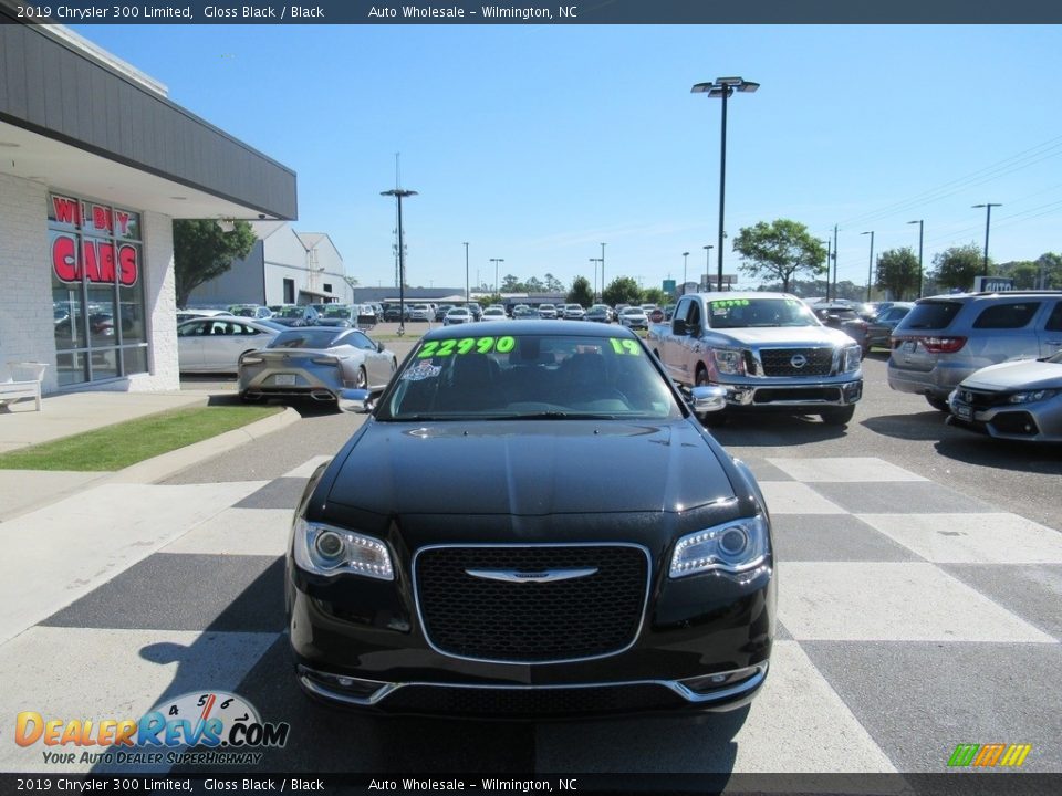 2019 Chrysler 300 Limited Gloss Black / Black Photo #2