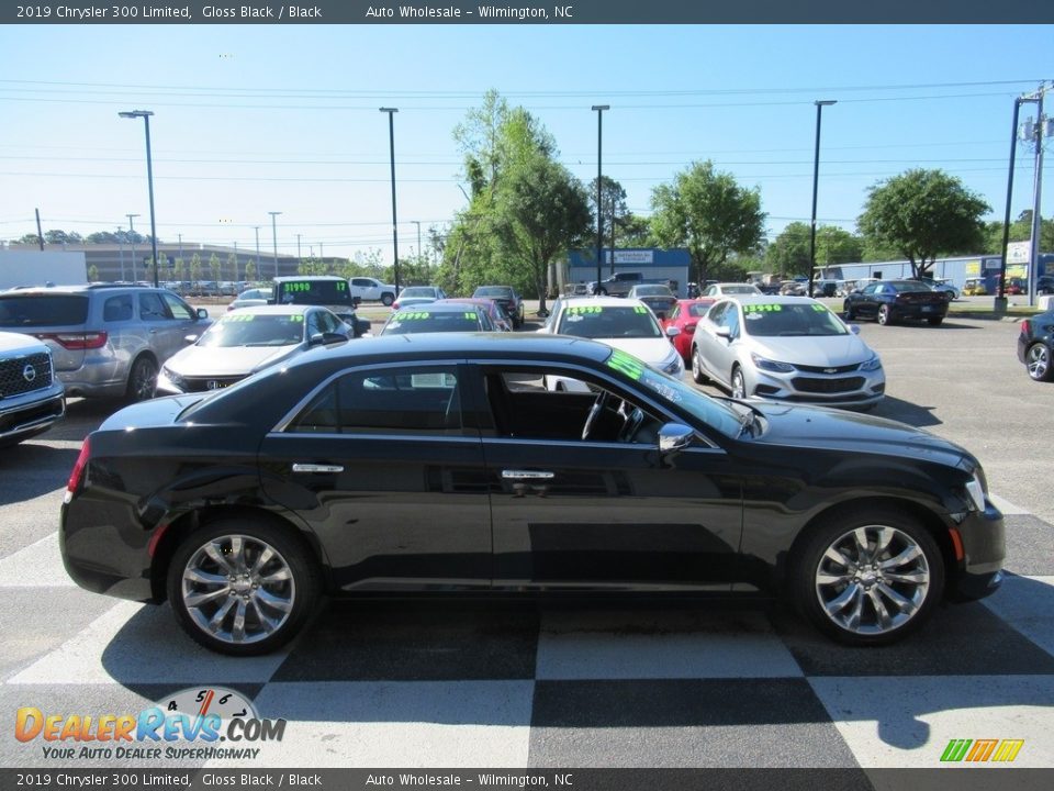 2019 Chrysler 300 Limited Gloss Black / Black Photo #3