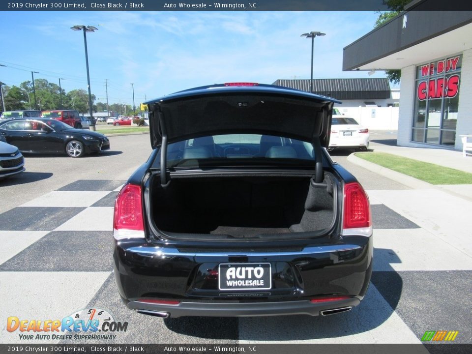 2019 Chrysler 300 Limited Gloss Black / Black Photo #5