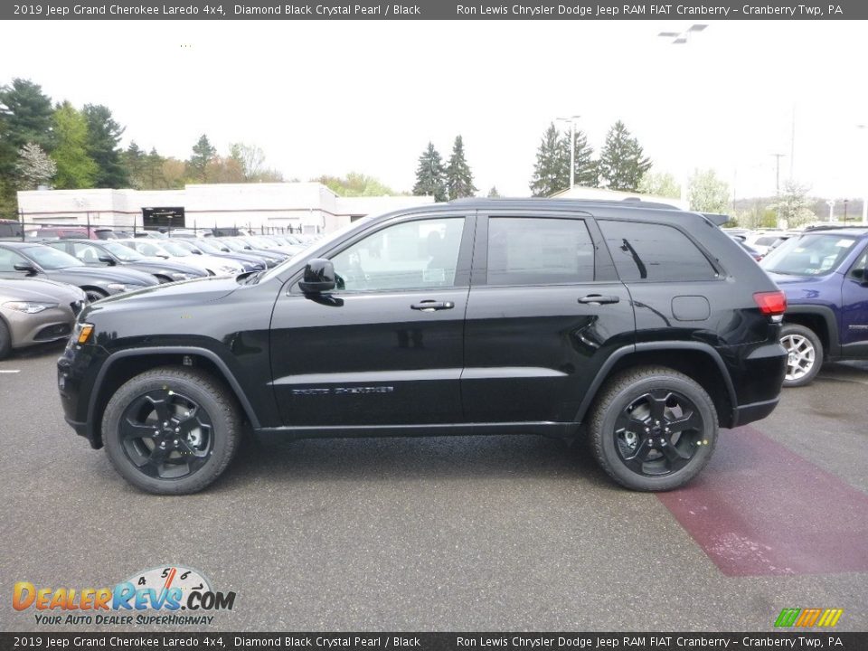 2019 Jeep Grand Cherokee Laredo 4x4 Diamond Black Crystal Pearl / Black Photo #2