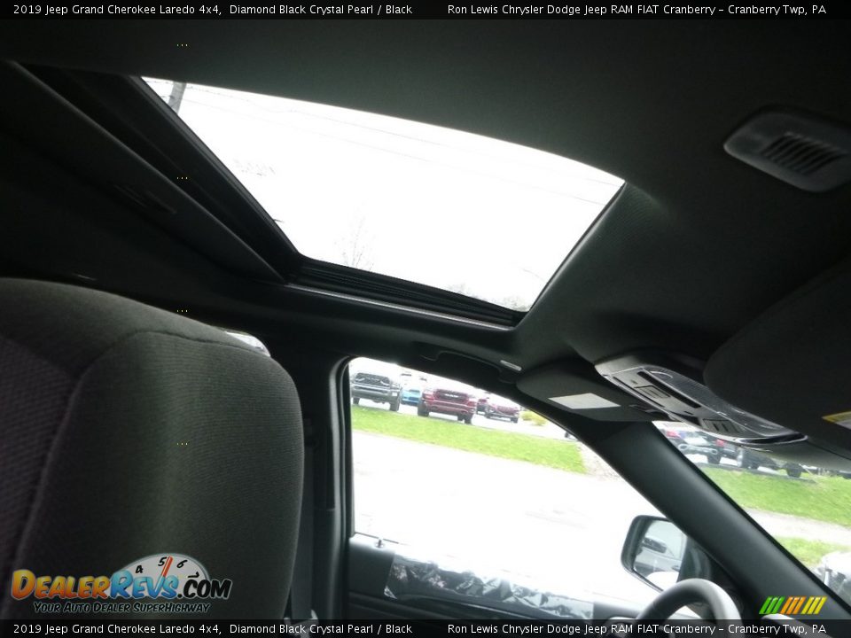 2019 Jeep Grand Cherokee Laredo 4x4 Diamond Black Crystal Pearl / Black Photo #12