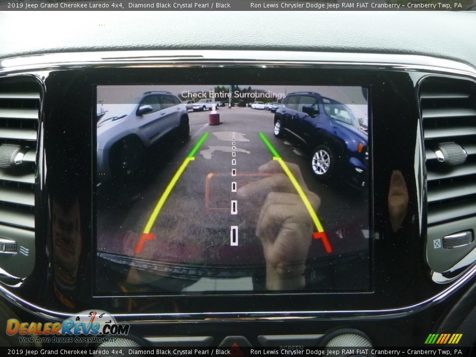 2019 Jeep Grand Cherokee Laredo 4x4 Diamond Black Crystal Pearl / Black Photo #18