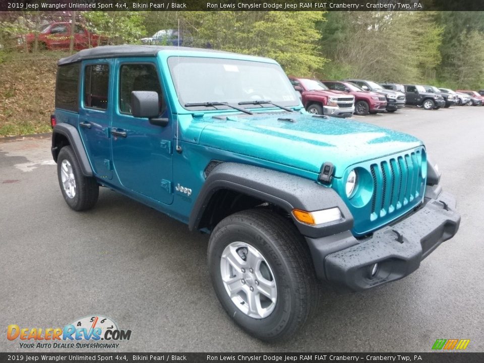 Front 3/4 View of 2019 Jeep Wrangler Unlimited Sport 4x4 Photo #7