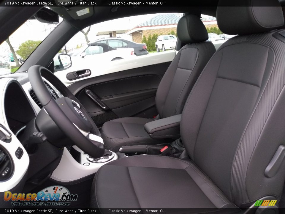 Titan Black Interior - 2019 Volkswagen Beetle SE Photo #3