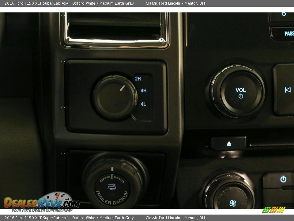 2016 Ford F150 XLT SuperCab 4x4 Oxford White / Medium Earth Gray Photo #11