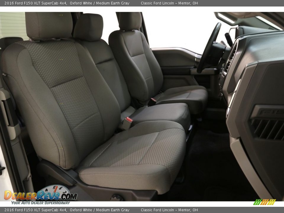 2016 Ford F150 XLT SuperCab 4x4 Oxford White / Medium Earth Gray Photo #17