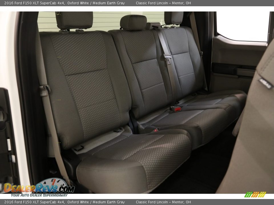 2016 Ford F150 XLT SuperCab 4x4 Oxford White / Medium Earth Gray Photo #18