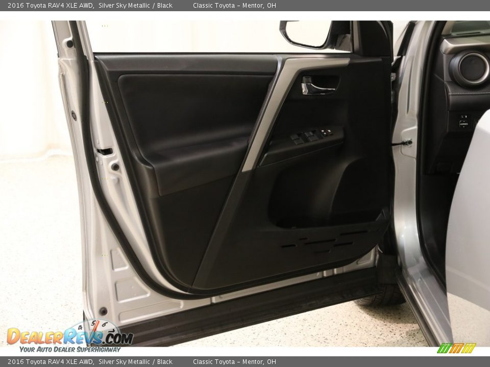 2016 Toyota RAV4 XLE AWD Silver Sky Metallic / Black Photo #4