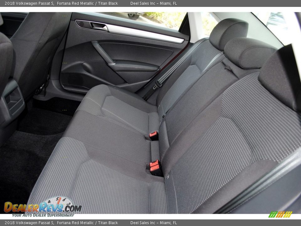 2018 Volkswagen Passat S Fortana Red Metallic / Titan Black Photo #12