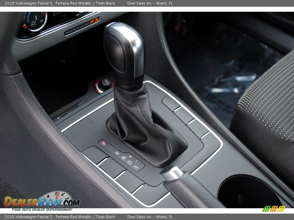 2018 Volkswagen Passat S Fortana Red Metallic / Titan Black Photo #15
